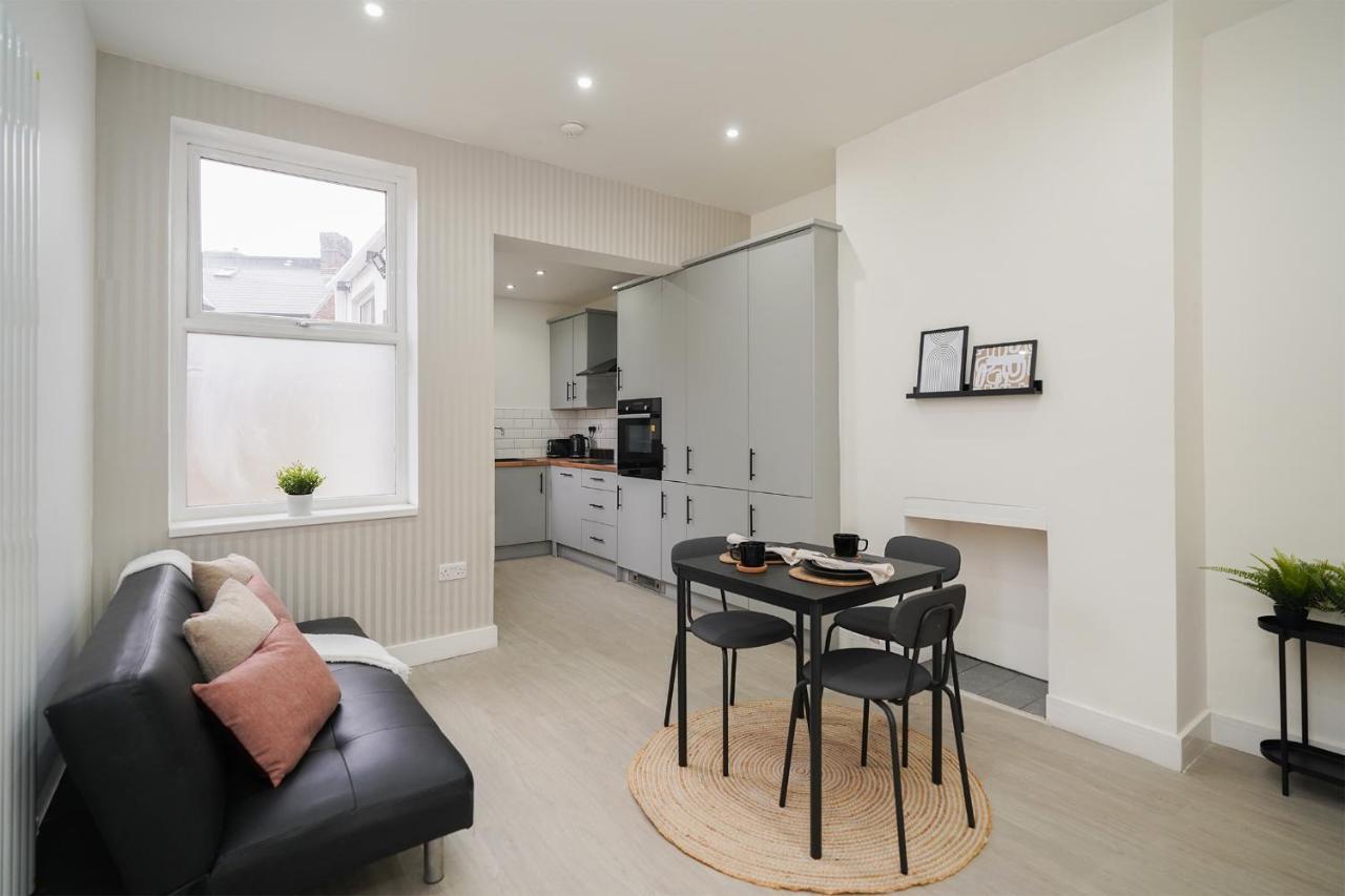 Charlotte House, Entire Private House, Close To Centre, Wifi Apartment